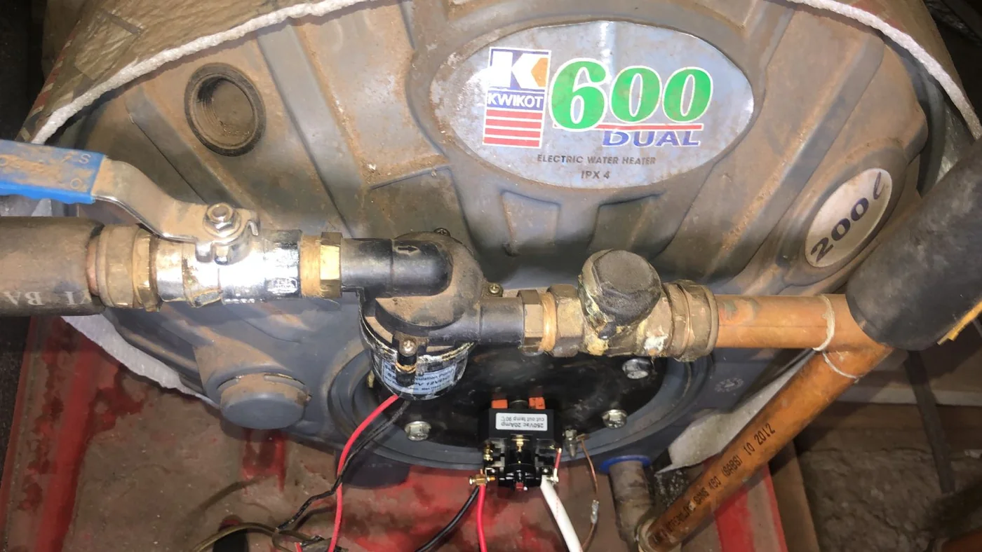 Bergbron Plumbing Services Call Trusted Plumbers — Bergbron plumbing call-out Licensed plumber inspecting pipework and fixtures during a service visit in Bergbron — leaks, drains, geysers and emergency repairs assessed on site