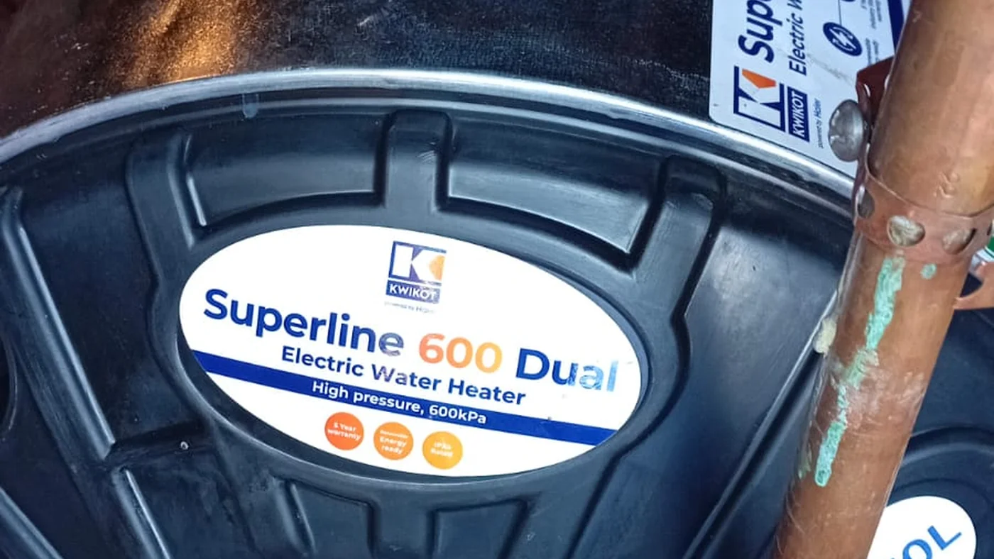 Cheltondale Plumbing Services Call Trusted Plumbers — Cheltondale plumbing call-out Licensed plumber inspecting pipework and fixtures during a service visit in Cheltondale — leaks, drains, geysers and emergency repairs assessed on site