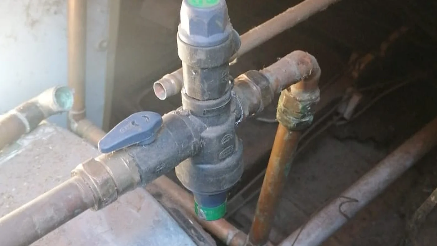 Essexwold Plumbing Services Call Trusted Plumbers — Essexwold plumbing call-out Licensed plumber inspecting pipework and fixtures during a service visit in Essexwold — leaks, drains, geysers and emergency repairs assessed on site