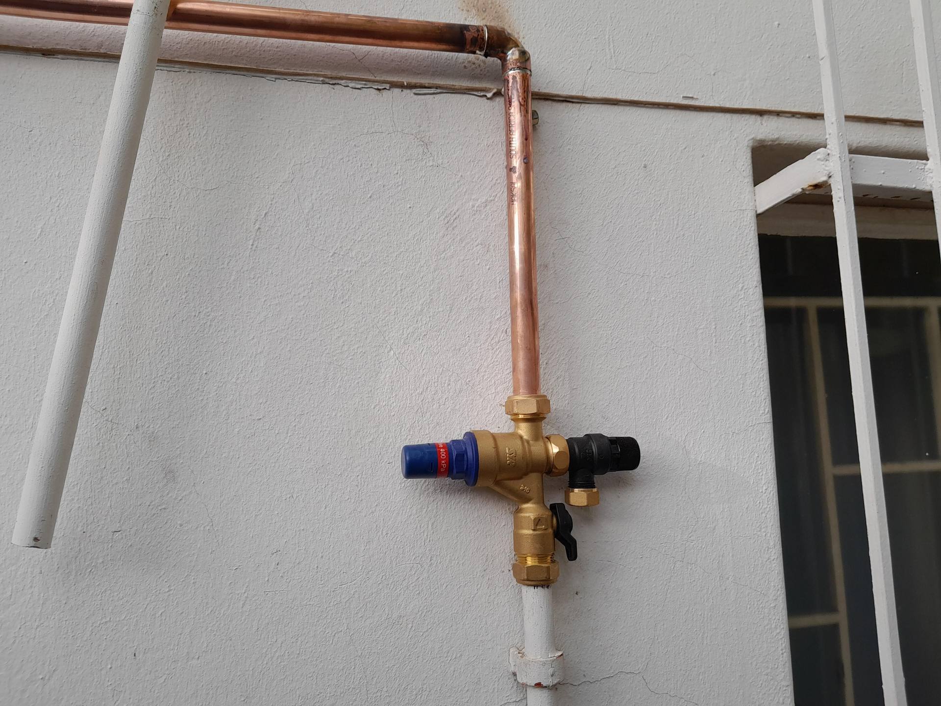 Local emergency plumber response