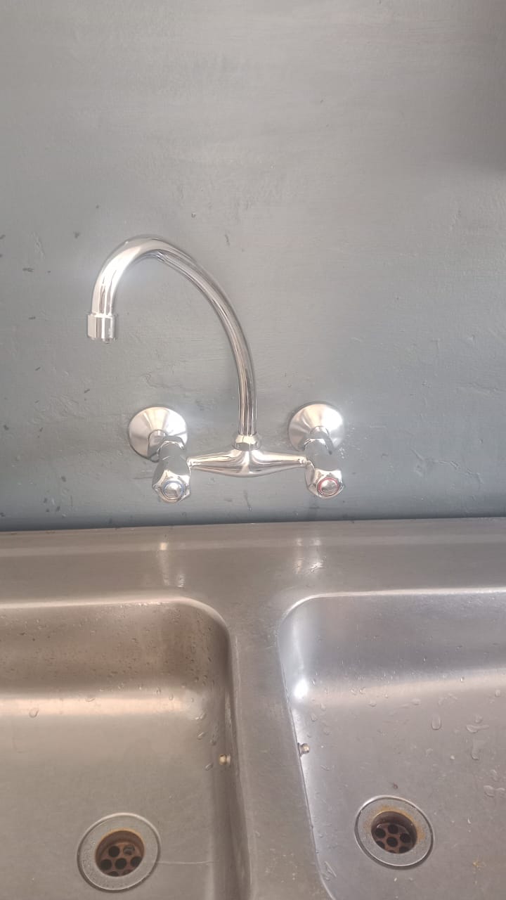 Local emergency plumber response