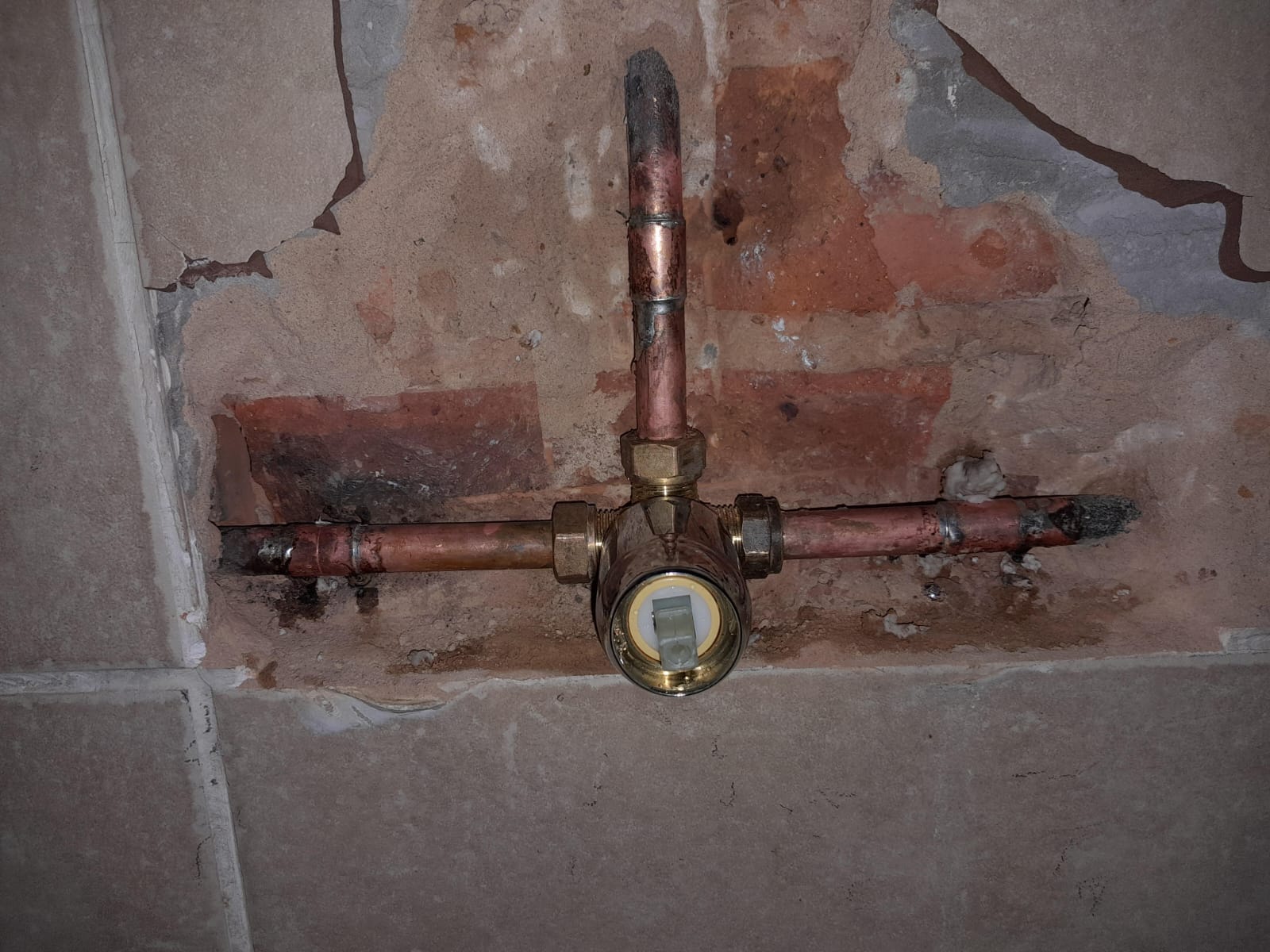Local emergency plumber response