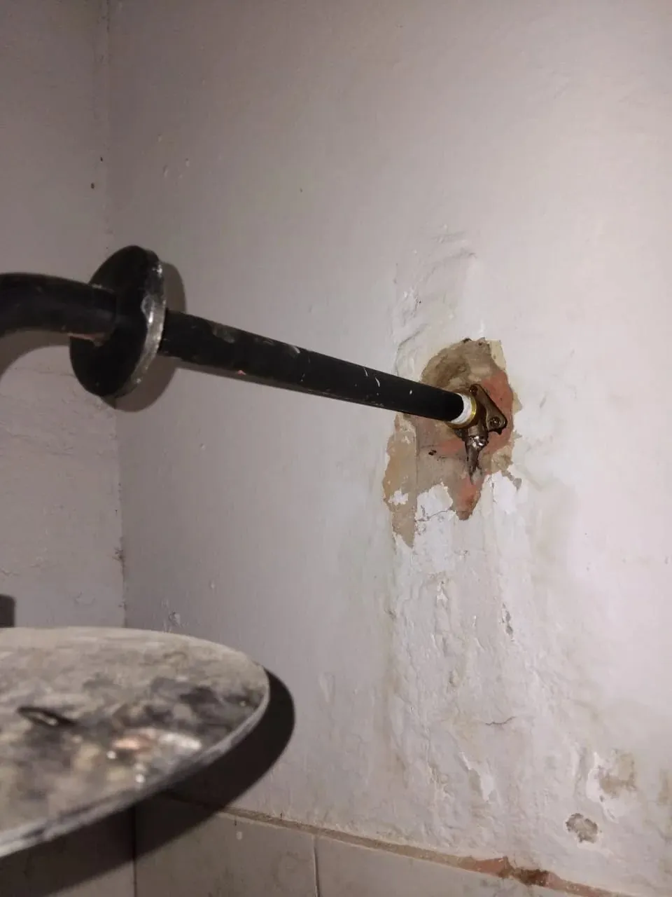 Plumber completing a tidy pipe repair