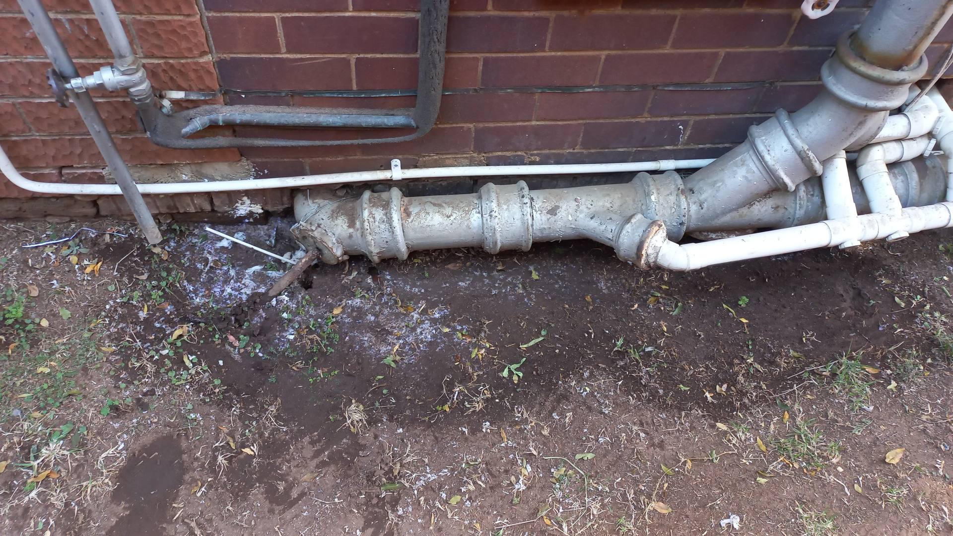 Local emergency plumber response