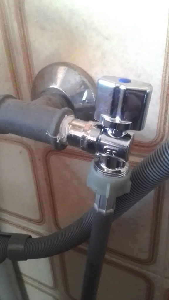 La Sandra plumber working in Stellenbosch, Western Cape