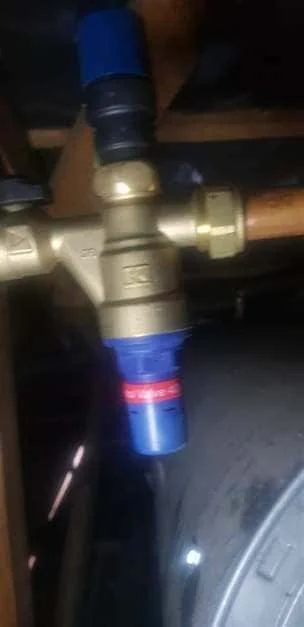 Pressure reducing valve and water pressure control assembly