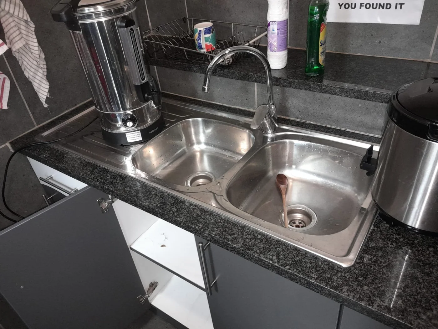 Budget kitchen renovations — Practical double-sink arrangement Stainless steel double kitchen sink with a curved chrome mixer in a dark worktop