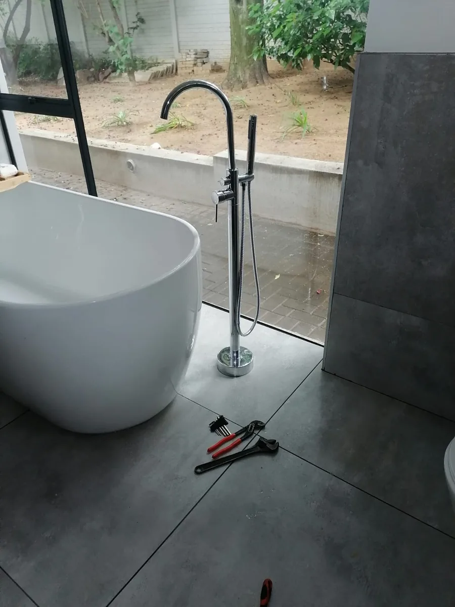 Freestanding bath mixer installed and tested