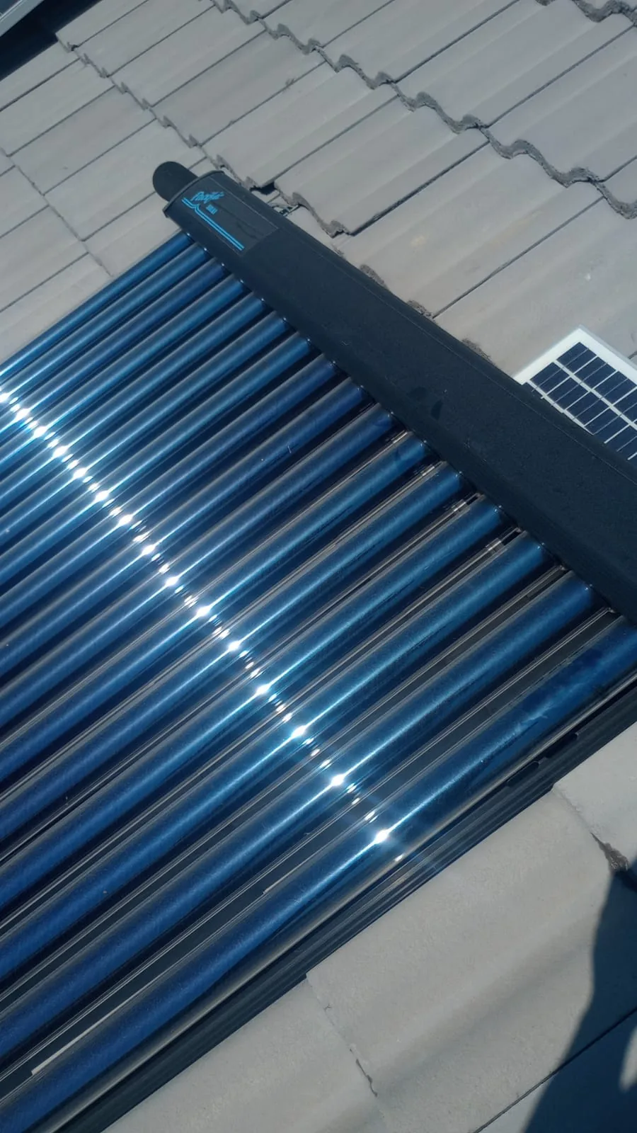 Evacuated Tube Solar Geyser Collector Detail