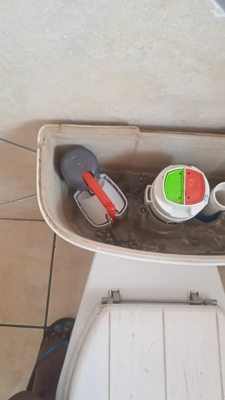 Cistern filling water during running toilet repair