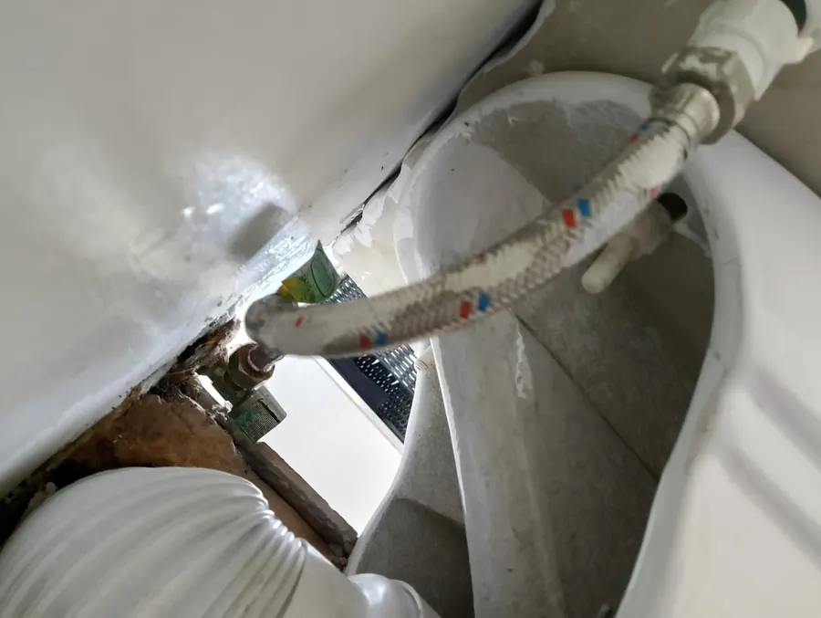 Flexible toilet pan connector fitted behind toilet