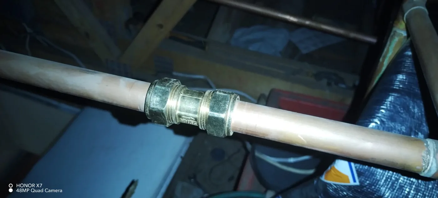 Ceiling burst pipe repair with compression coupling by a Zanberg plumber