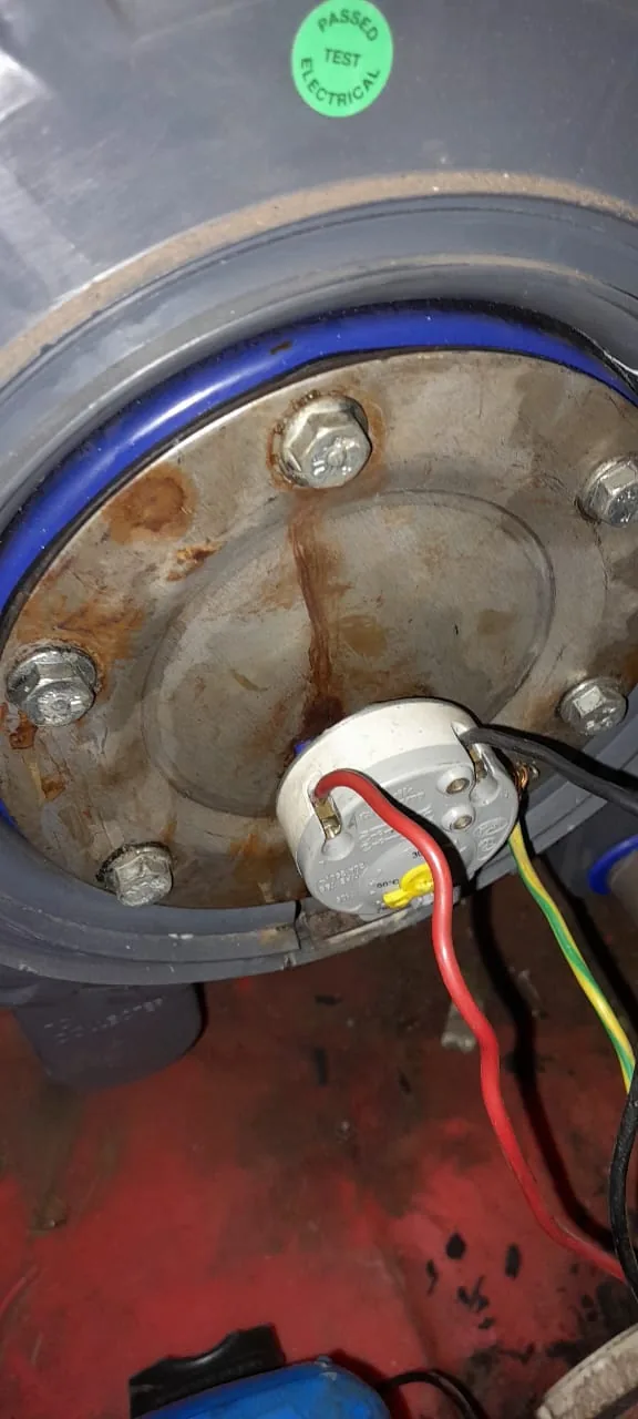 Geyser element flange leak repair by a Zanberg plumber