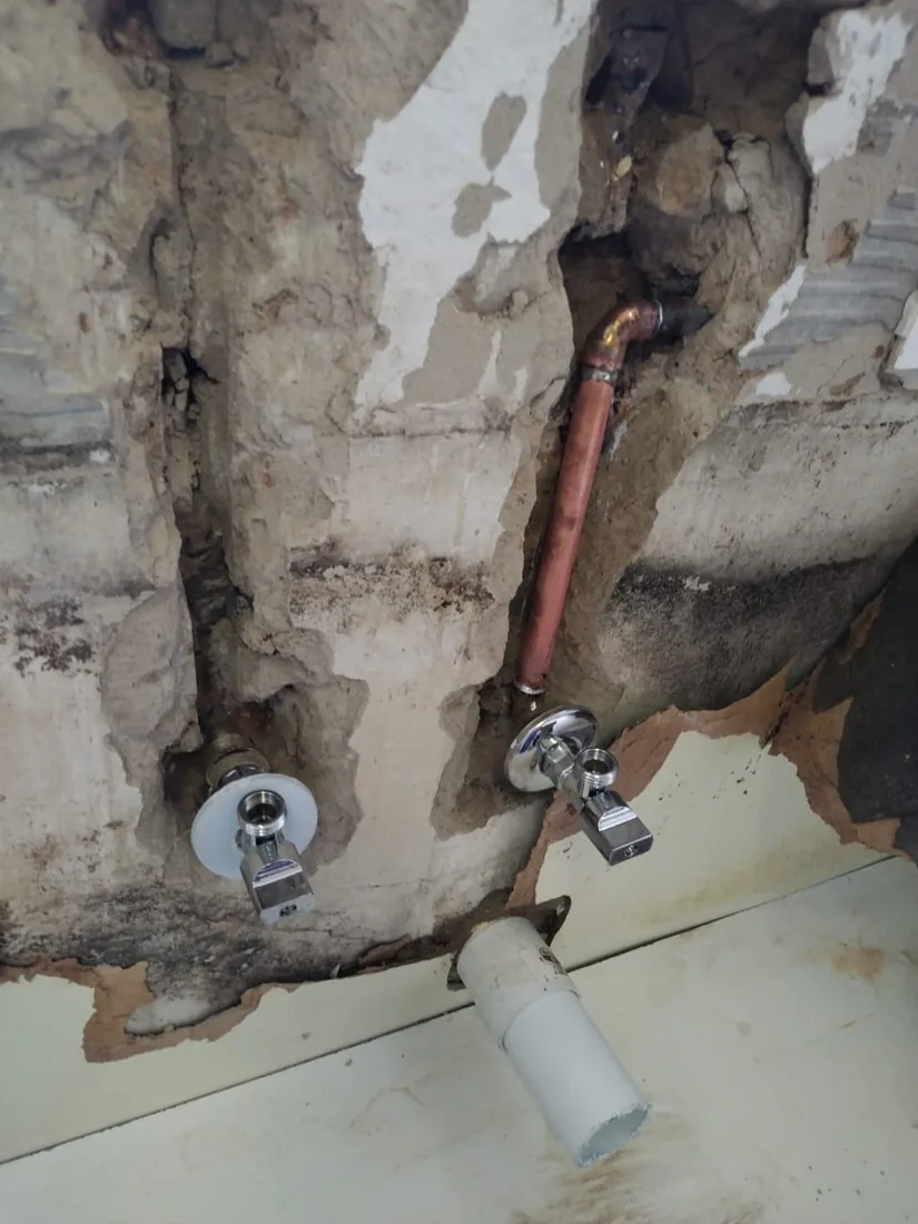 Bathroom wall pipe and stop tap replacement with exposed copper pipework in Zandvlei