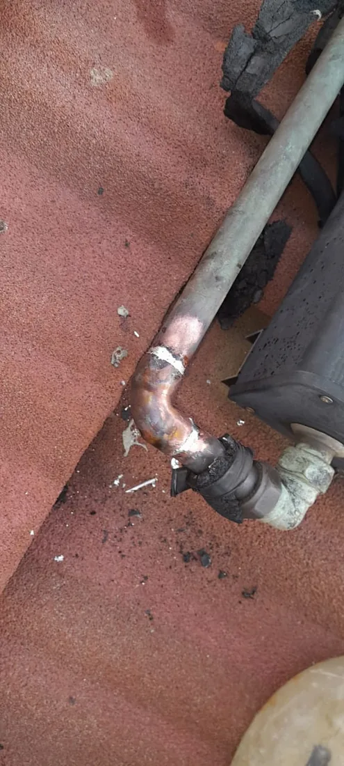 Copper pipe elbow leak repair near a wall fitting by a Zandvlei plumber