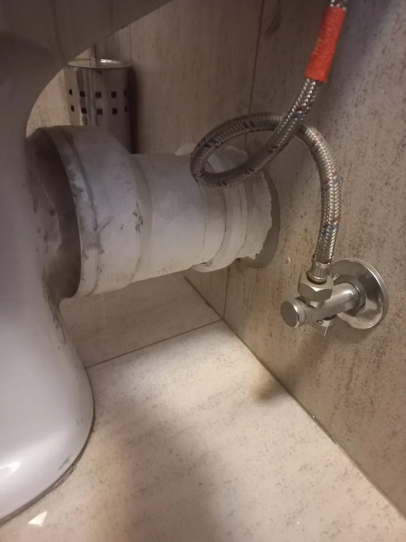 Toilet pan connector and braided supply pipe repair by a Zandvlei plumber