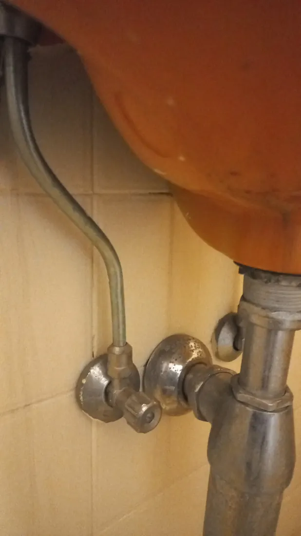 Under-basin supply valve repair in Zonnebloem Under-basin valve and waste repair by a Zonnebloem plumber