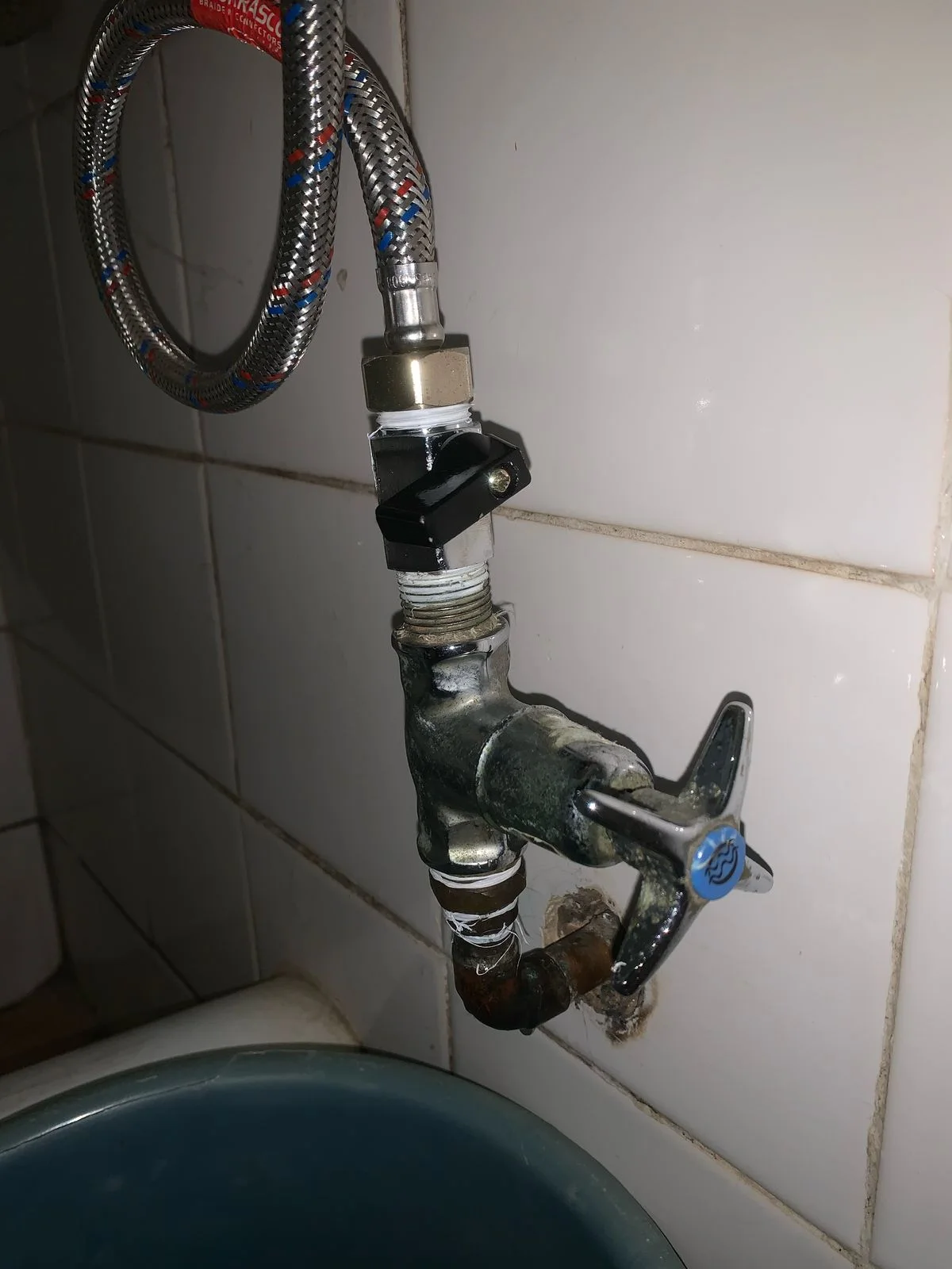 Leaking angle valve replaced in Booysens