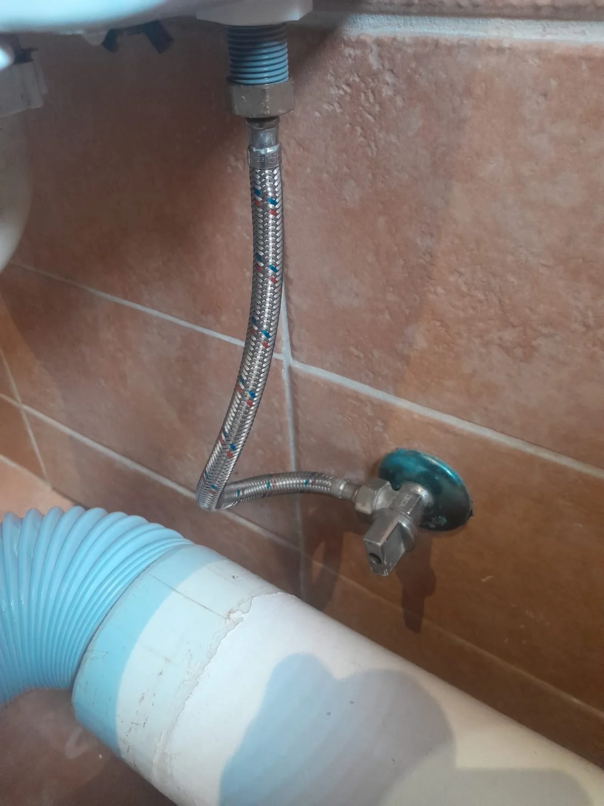 Wall angle valve and mixer connection repaired