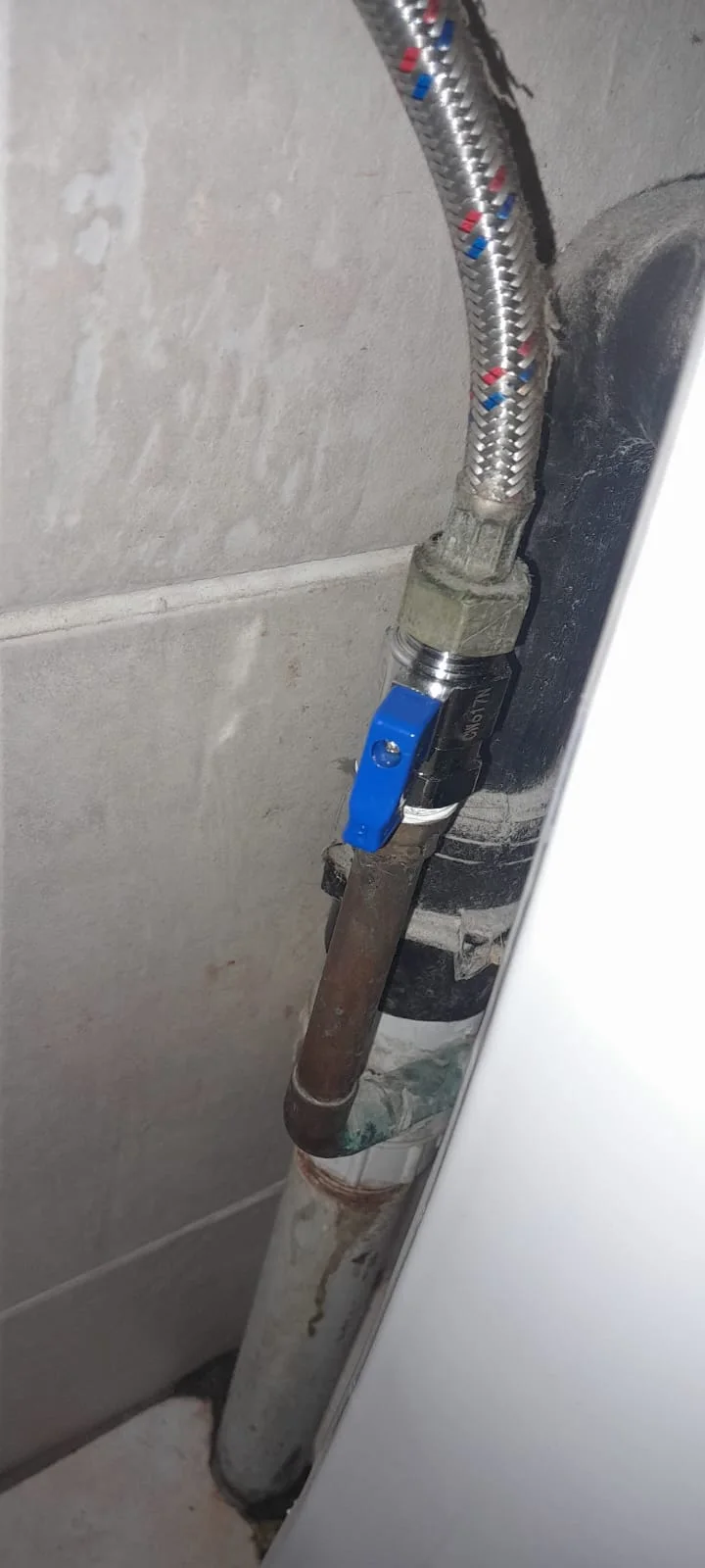 Wall angle valve and mixer connection repaired