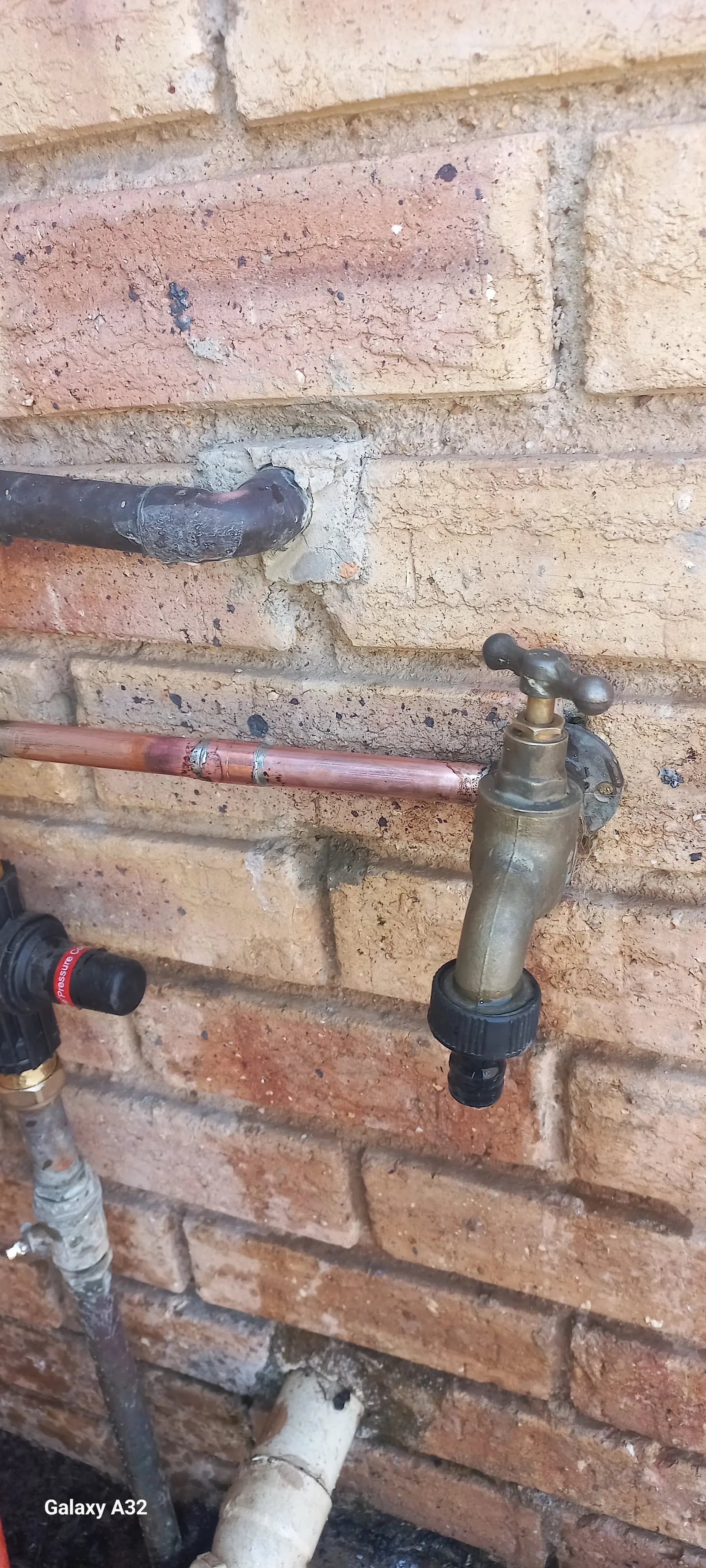 Burst pipe repaired in Booysens