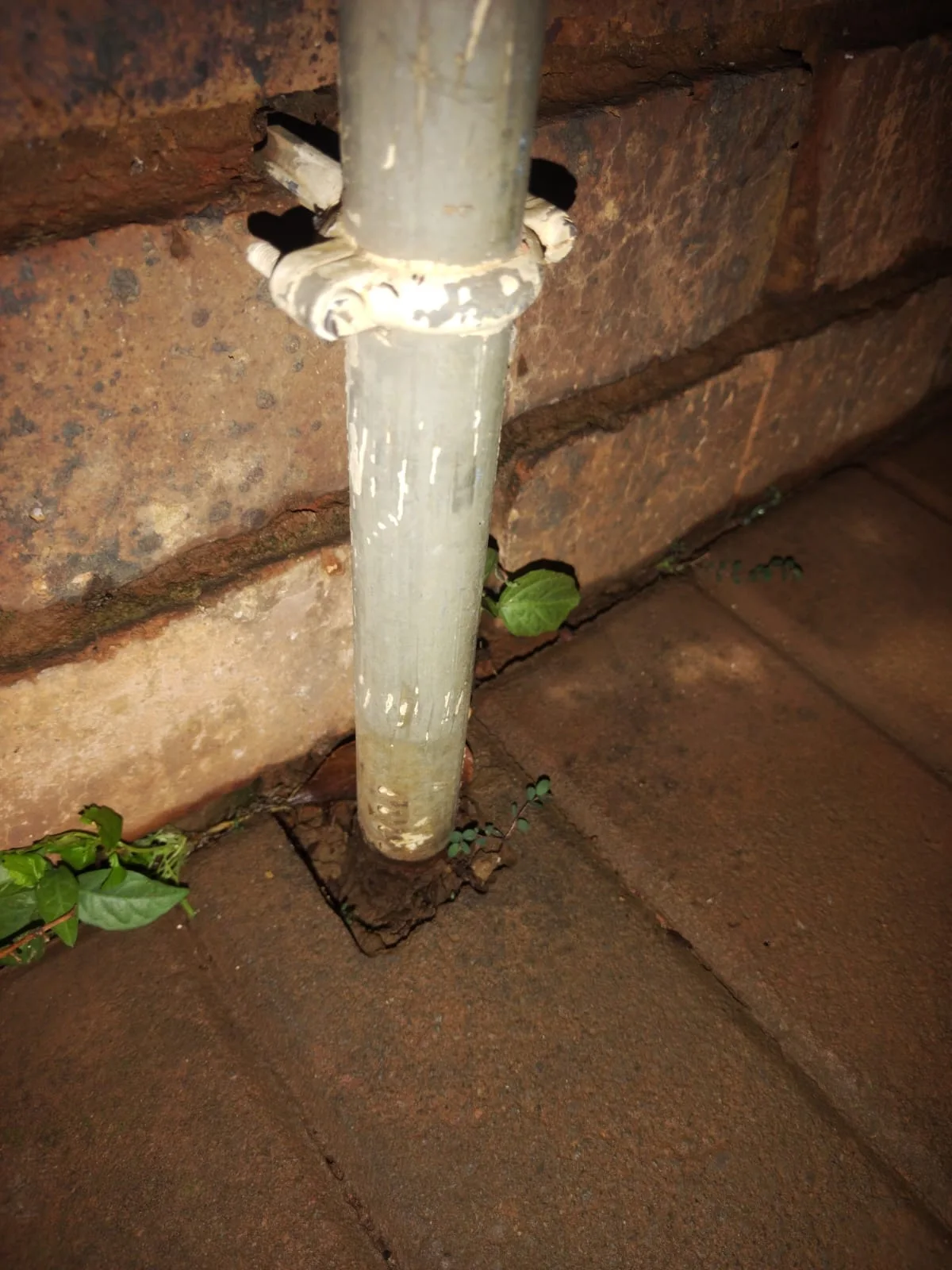 Heavy leaking from burst outside pipe in Lewisham