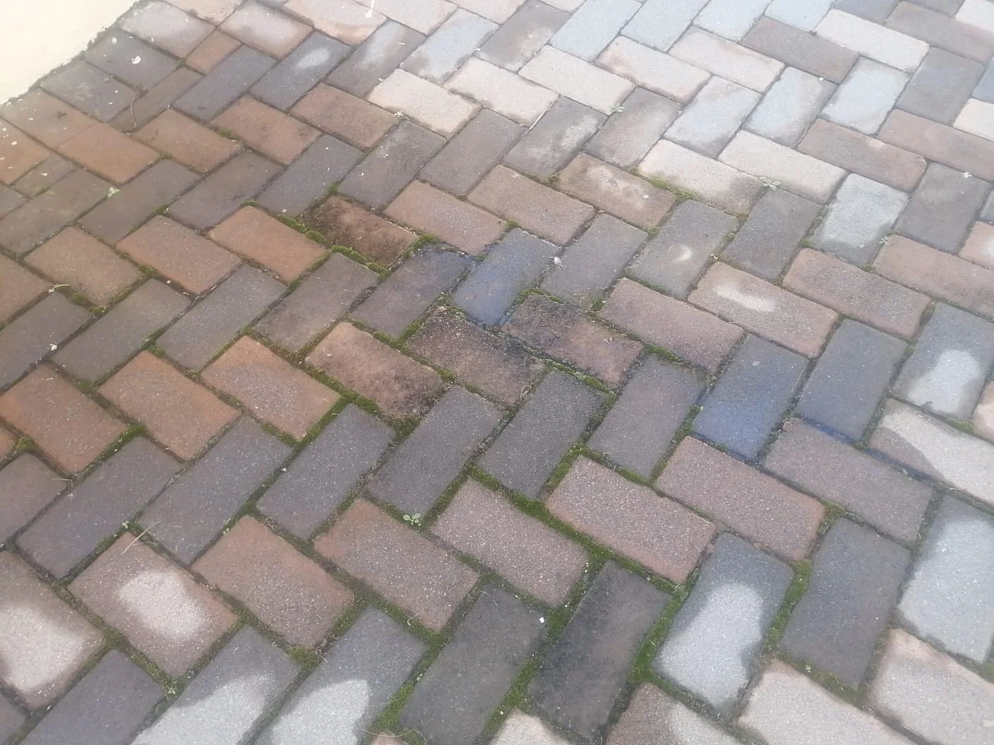 Thorough pipe cleaning of blocked drain