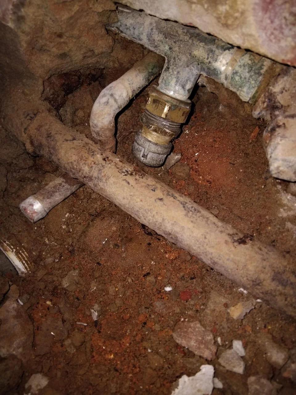 Ongoing water loss from burst underground pipe in Randburg