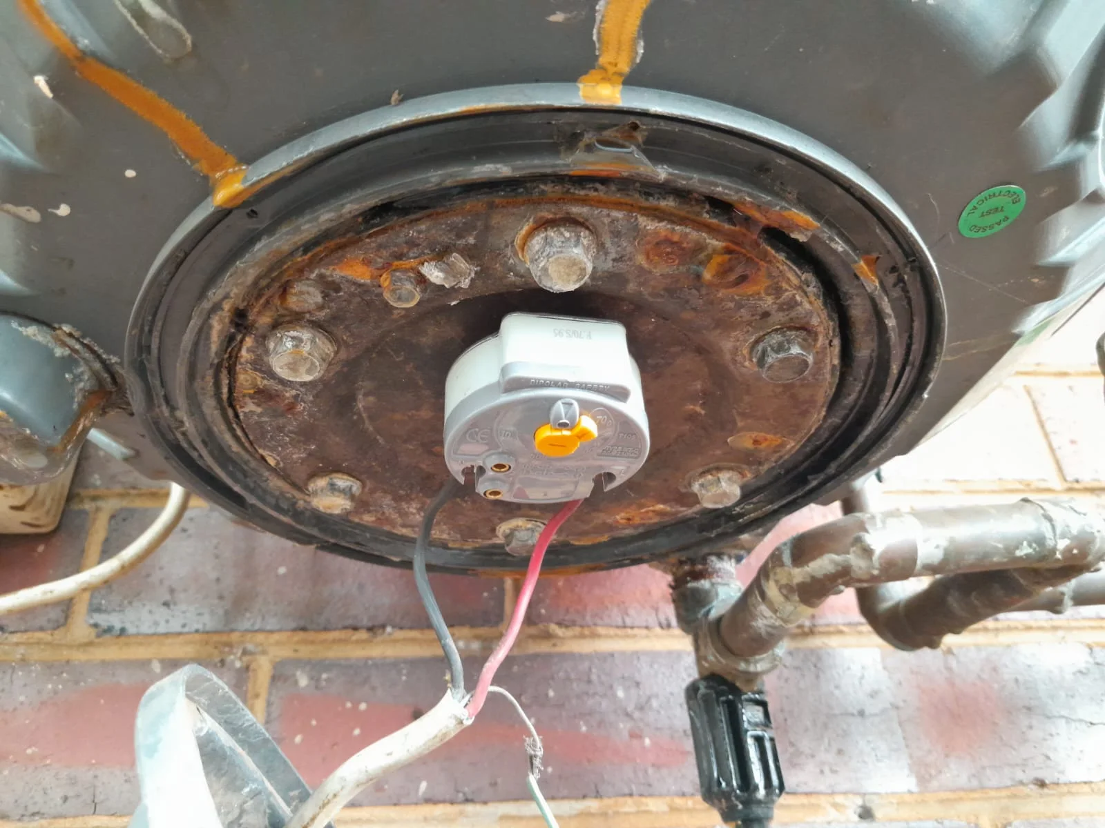 Faulty geyser element, thermostat and flange gasket replaced 