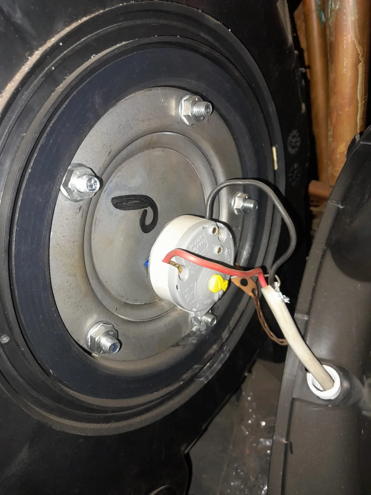 Faulty geyser element, thermostat and flange gasket replaced in Discovery