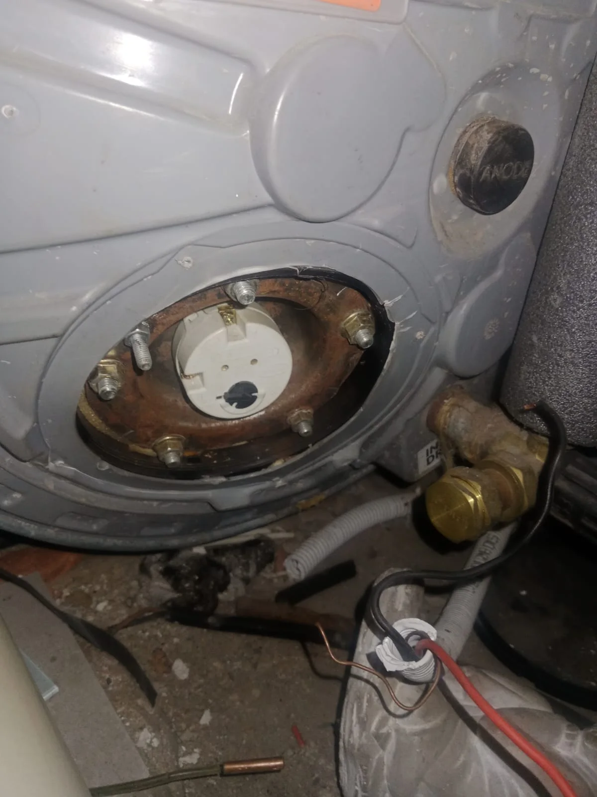 Faulty geyser element, thermostat and flange gasket replaced in Elsburg