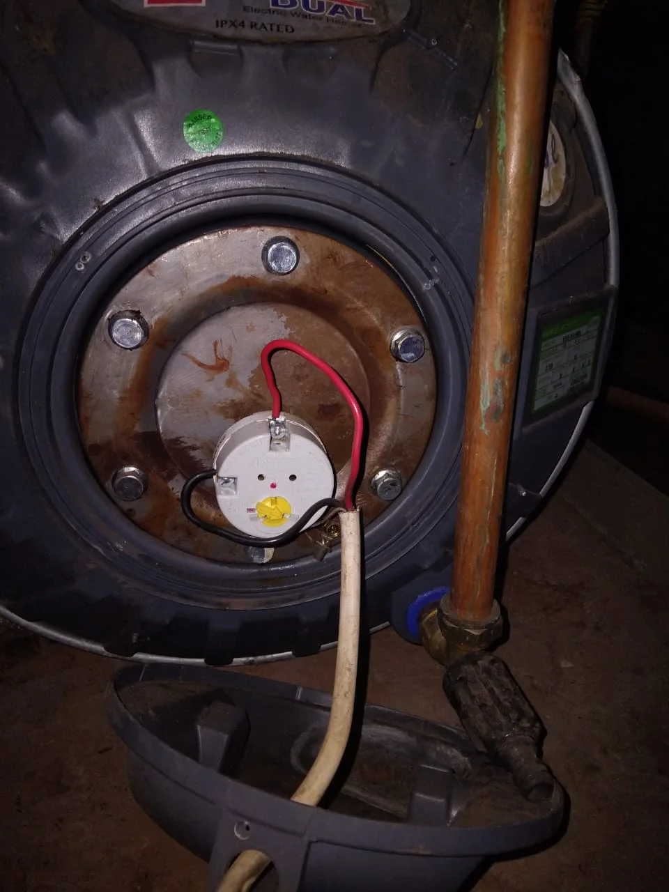 Geyser element and thermostat replaced in Gauteng