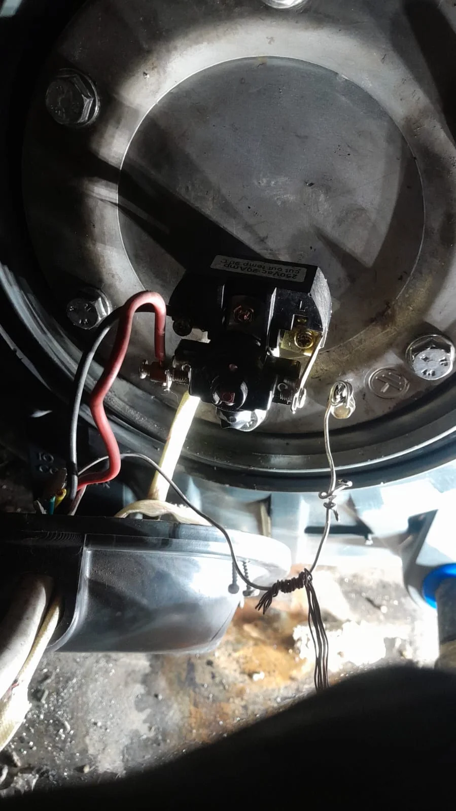Faulty geyser element and thermostat repaired in Johannesburg CBD
