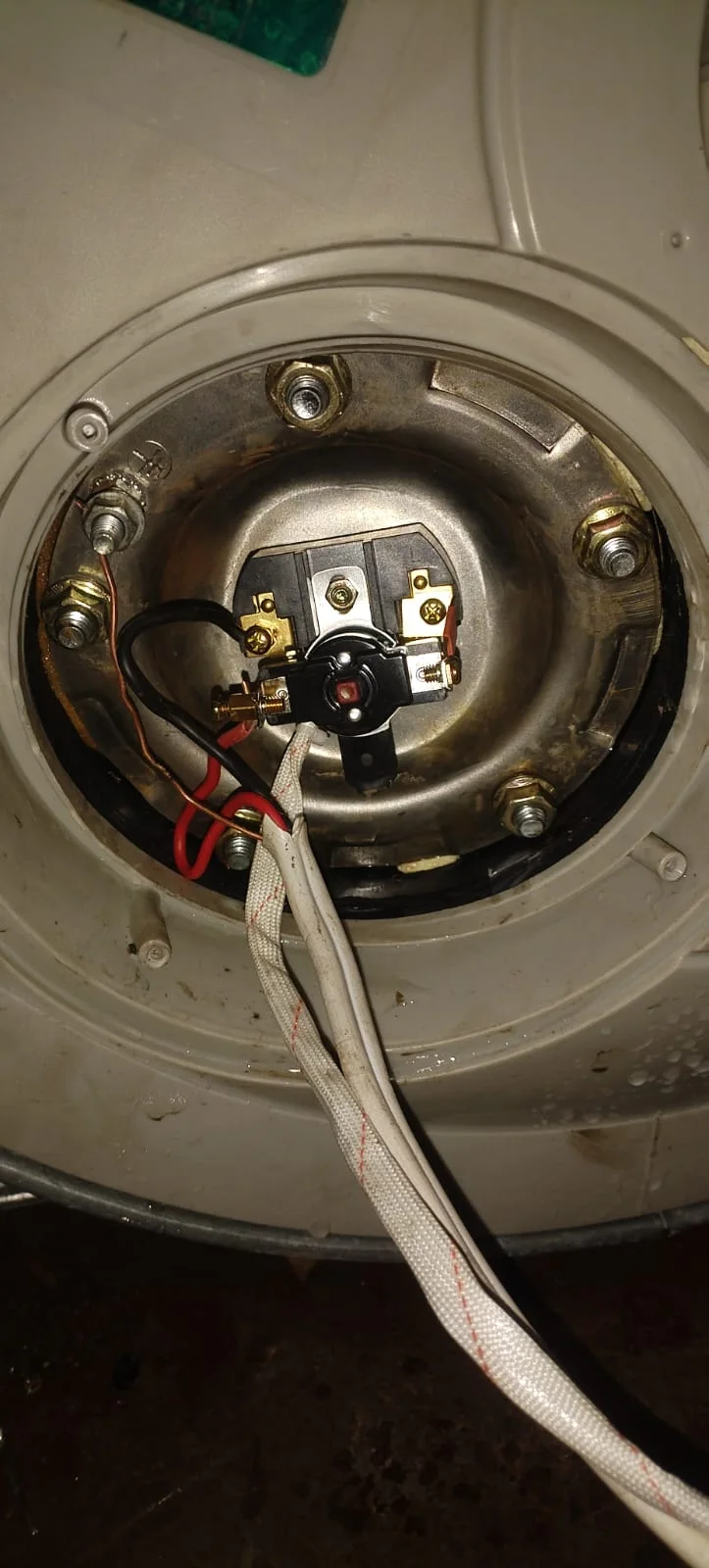 Faulty geyser element, thermostat and flange gasket replaced in Laudium