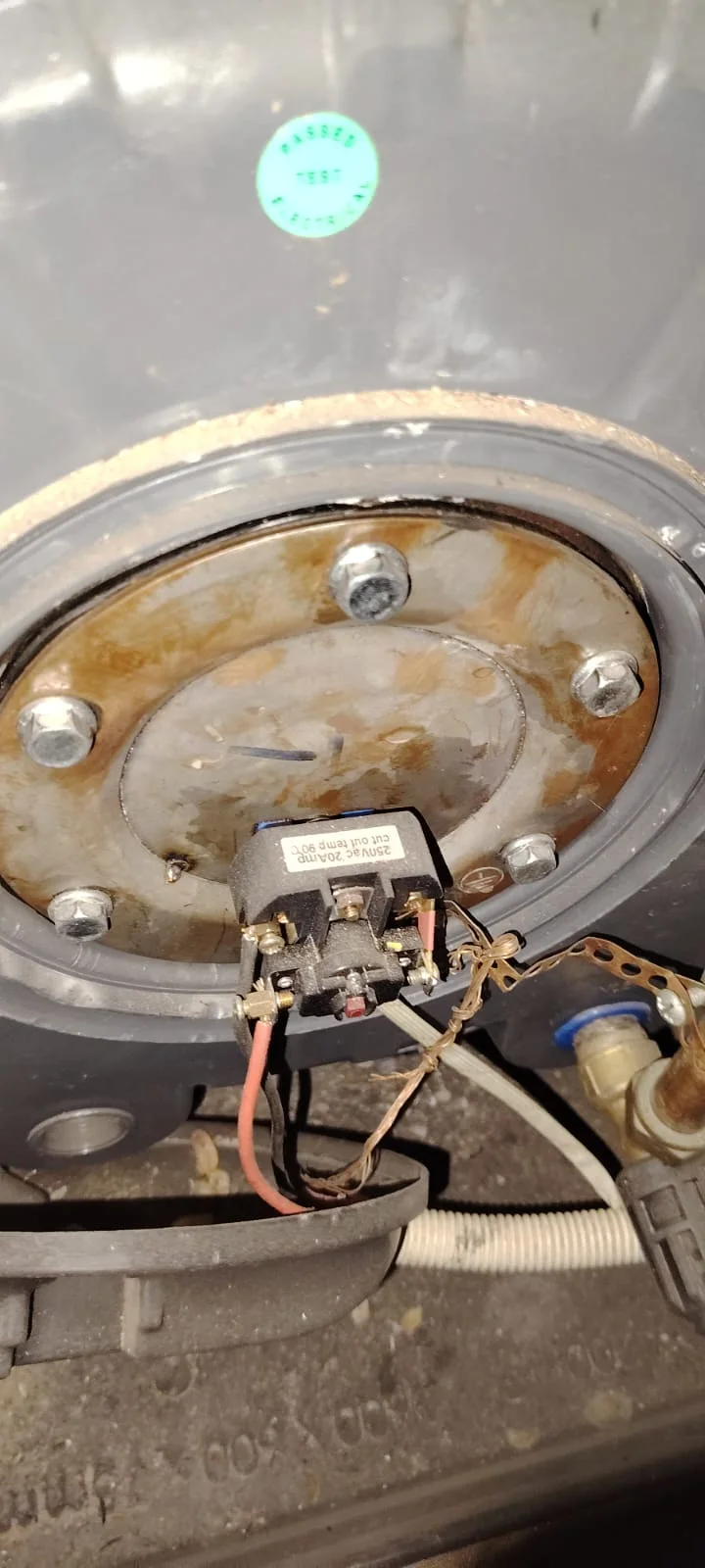 Faulty geyser element, thermostat and flange gasket replaced in Little Falls