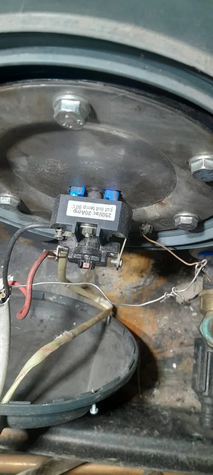 Faulty geyser element, thermostat and flange gasket replaced in Lombardy East