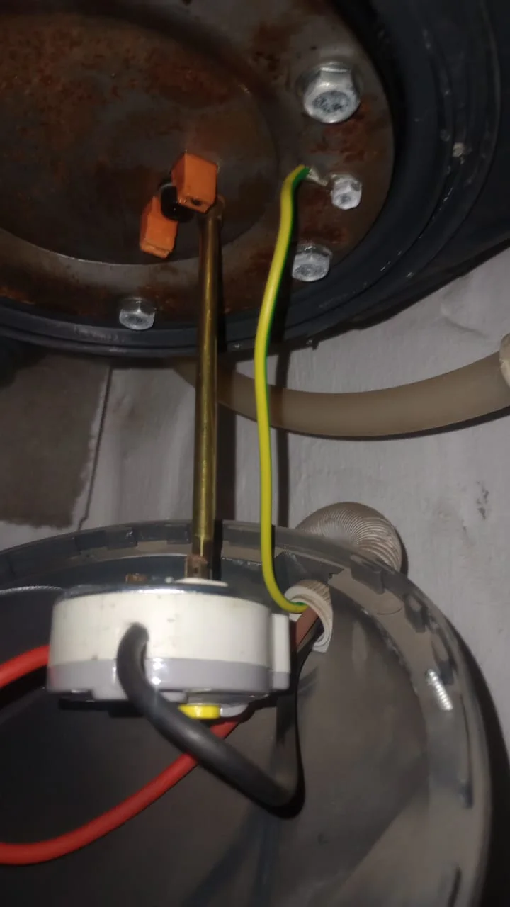Faulty geyser element and thermostat replaced in Parktown