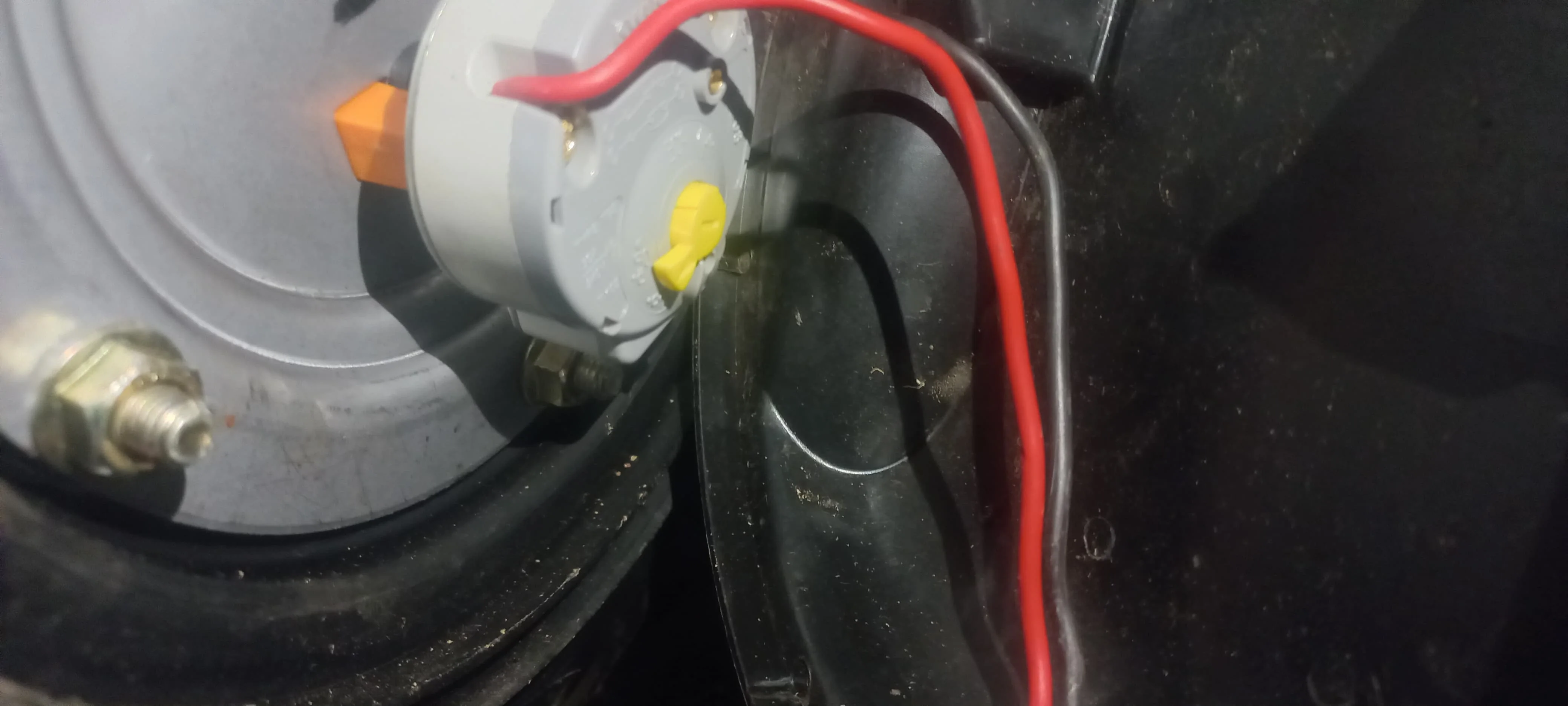 Faulty geyser element and thermostat replaced in Rosebank