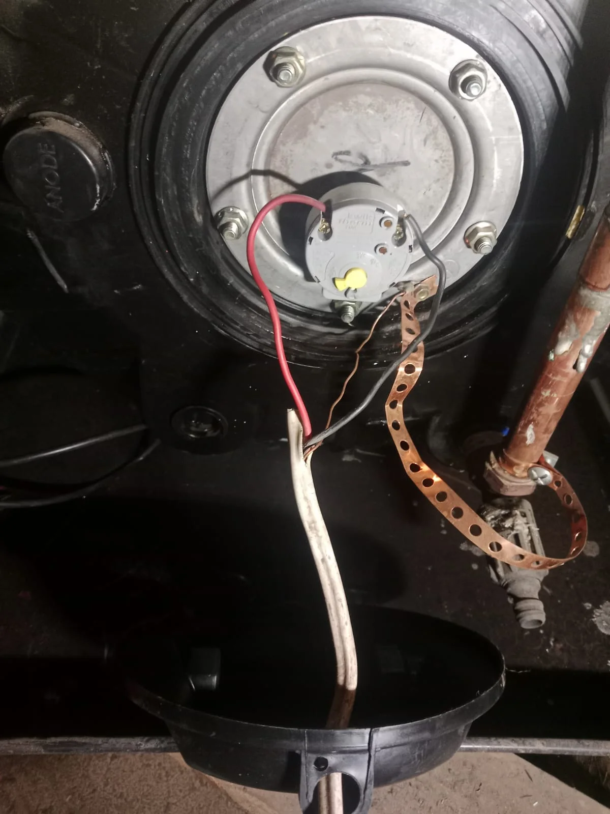 Faulty geyser element, thermostat and flange gasket replaced in The Village