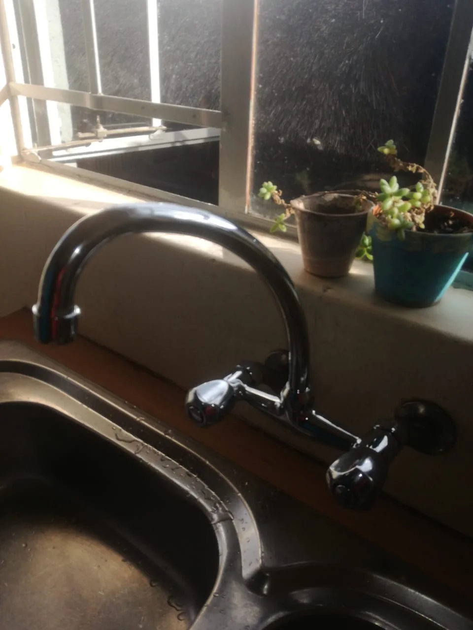 Leaking tap repaired in Sinoville