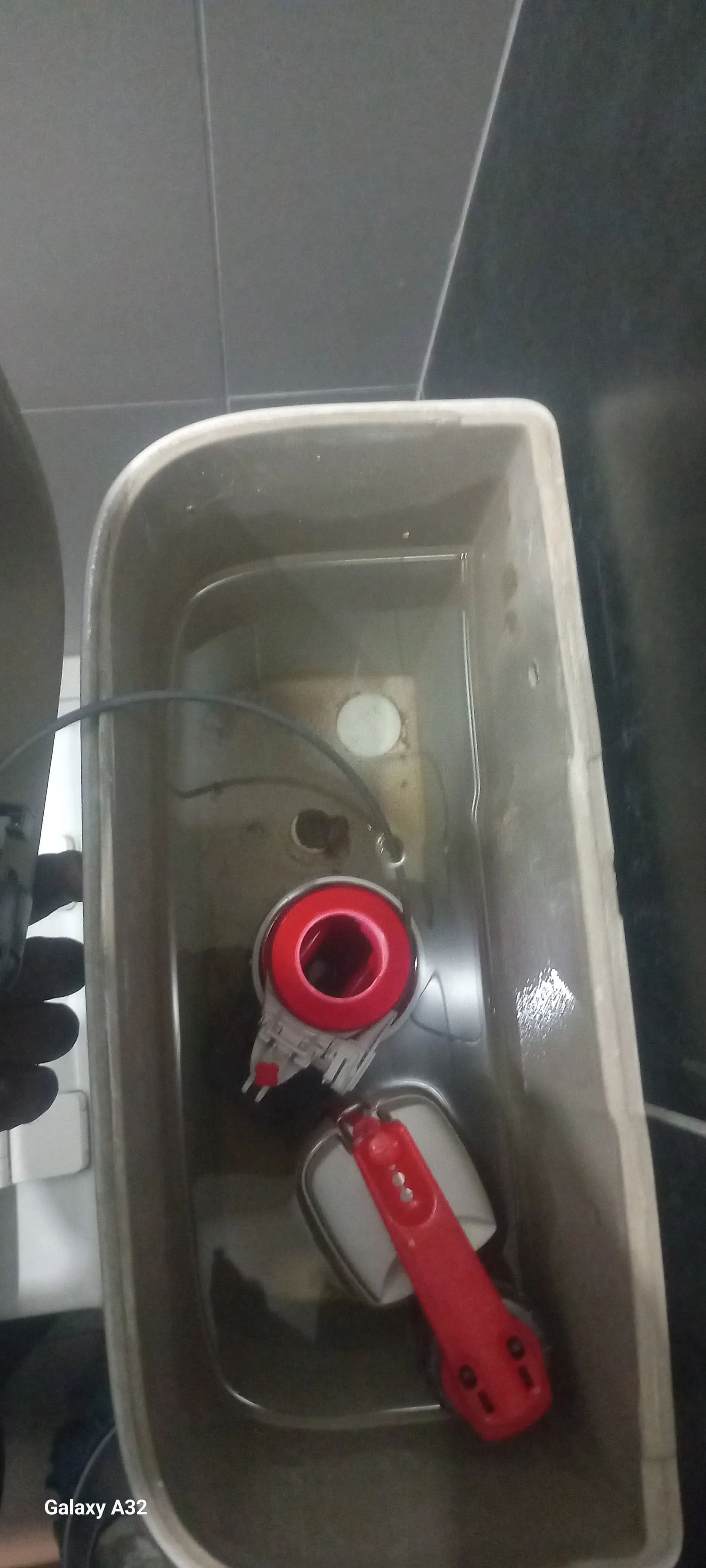 Professional leaking toilet work 