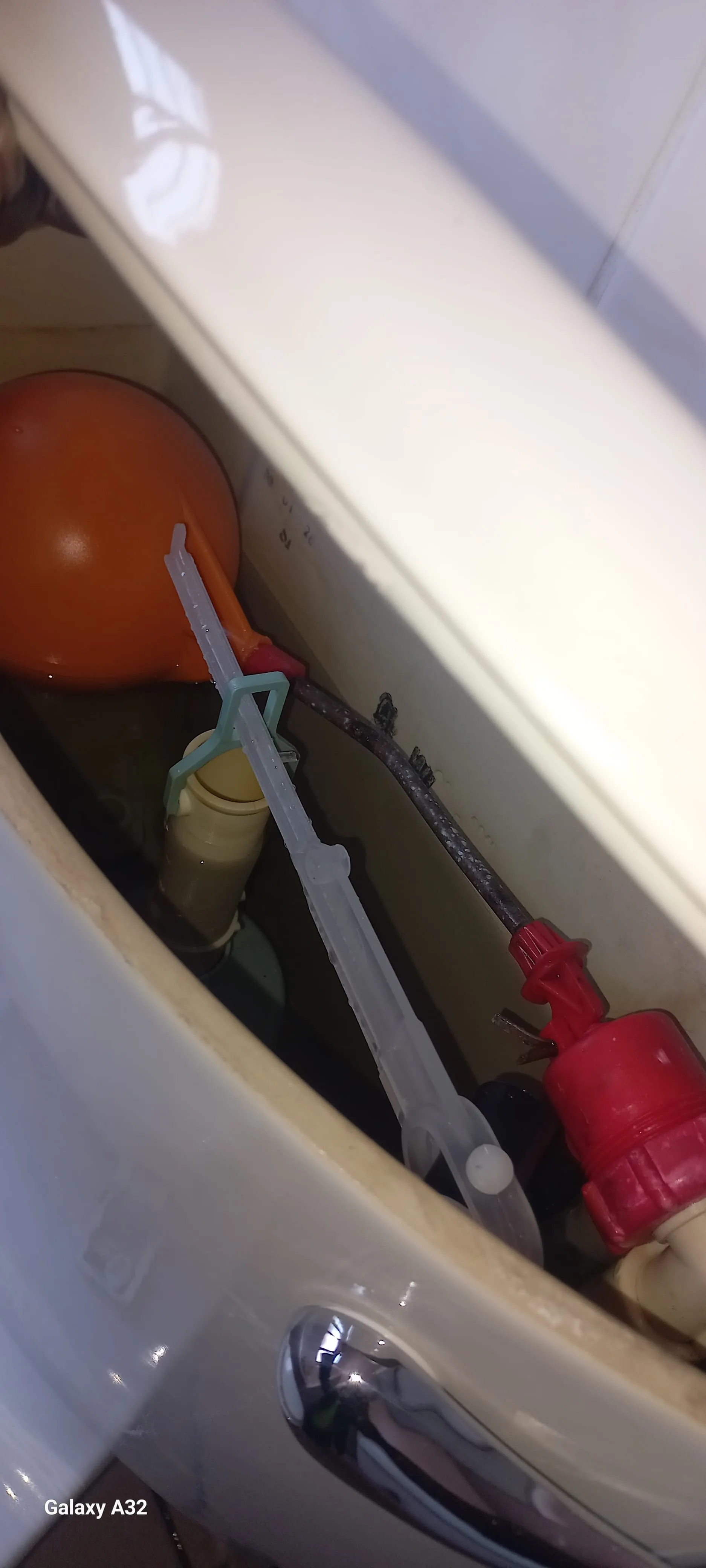 Kate Hamel leaking toilet repair — professional plumbing