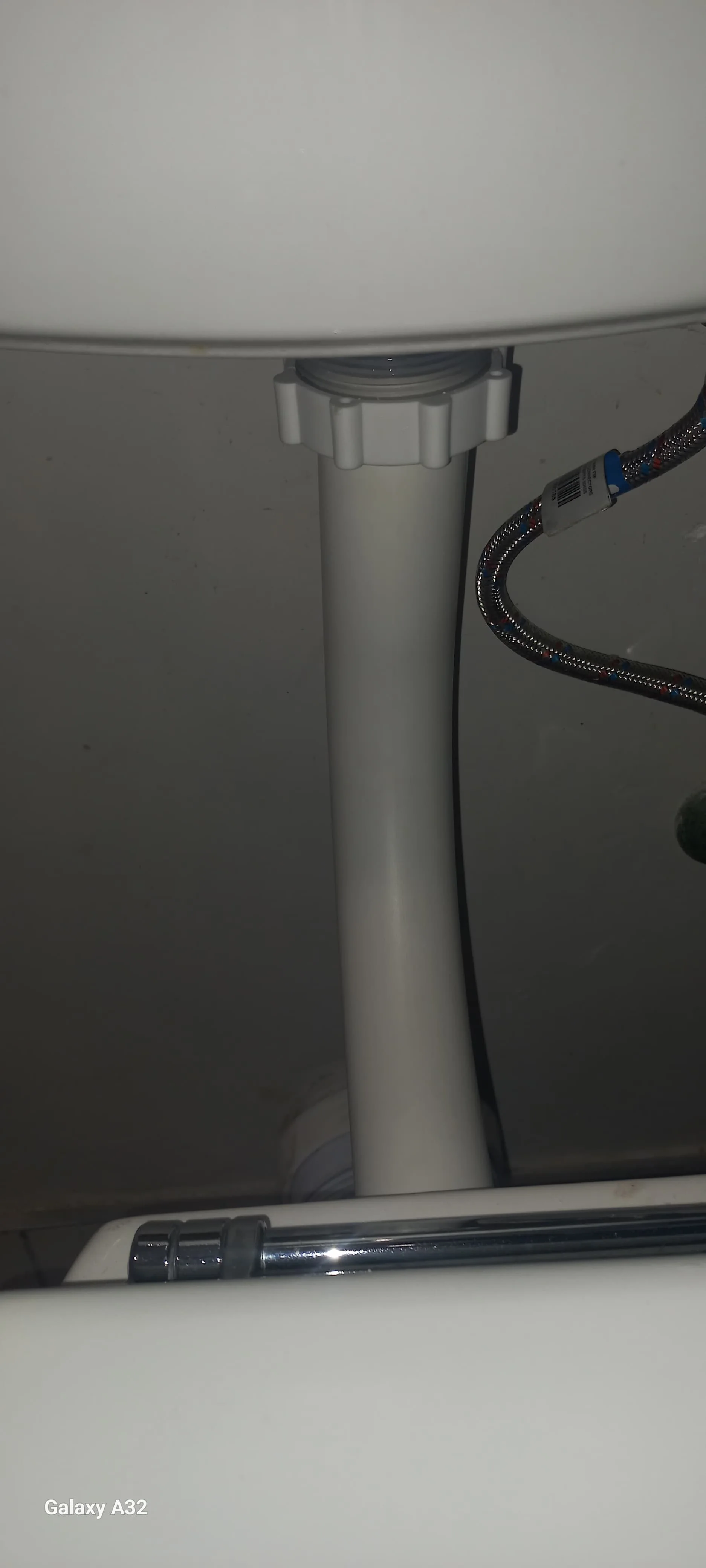 Local leaking toilet repair — professional plumbing
