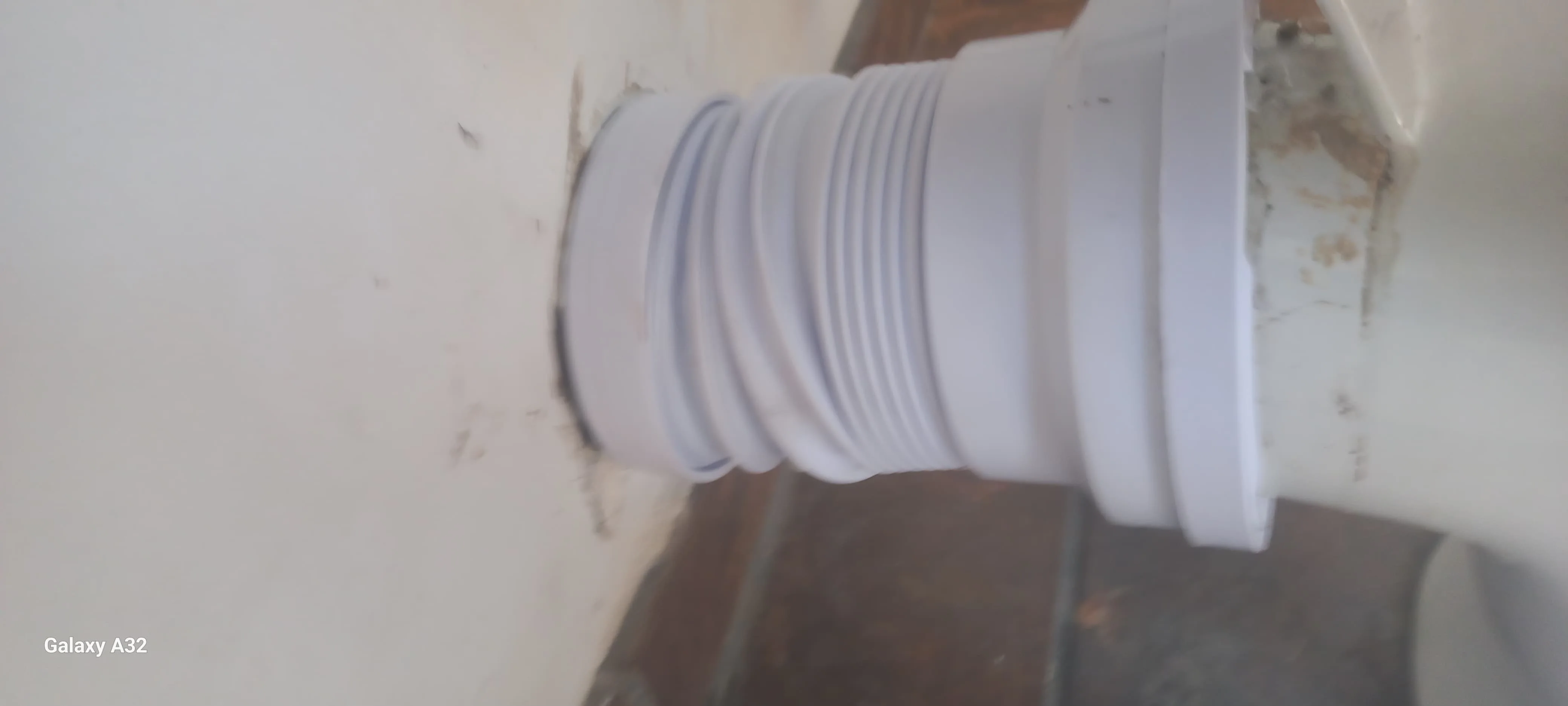 Local leaking toilet repair — professional plumbing