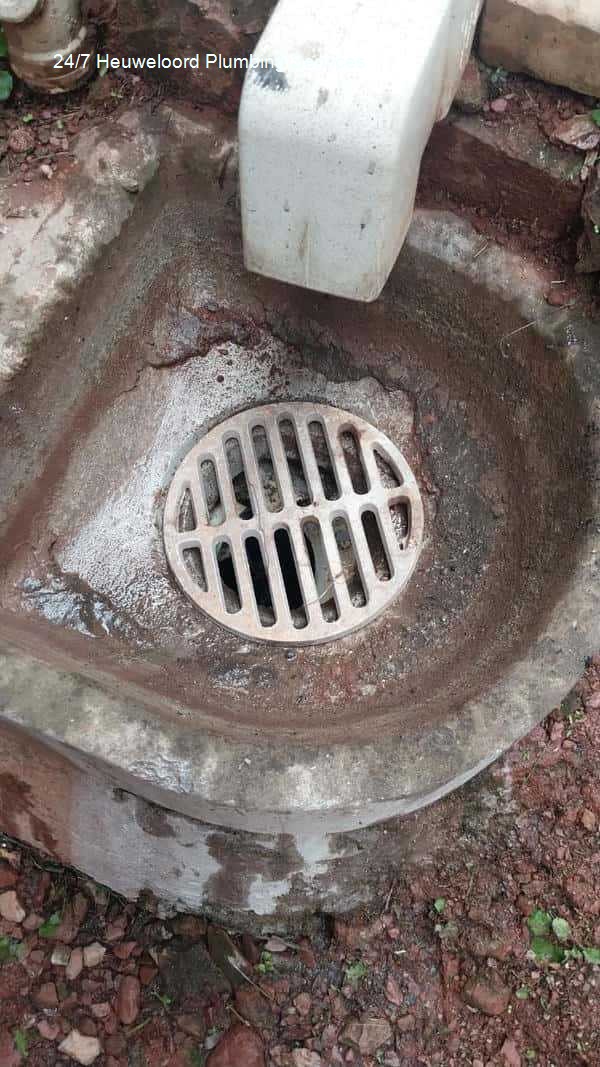 24/7 Heuweloord plumbing services â€“ licensed 24/7 plumbers, showing customer-first service approach, framed as a sales pitch, delivering expert plumbing repairs and installations for domestic houses with solar company support.