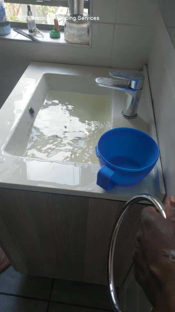 24/7 Laezonia plumbing services â€“ local 24/7 plumbing company, emphasizing guaranteed workmanship, expressed in a customer benefit style, delivering expert plumbing repairs and installations for domestic houses with solar company support.