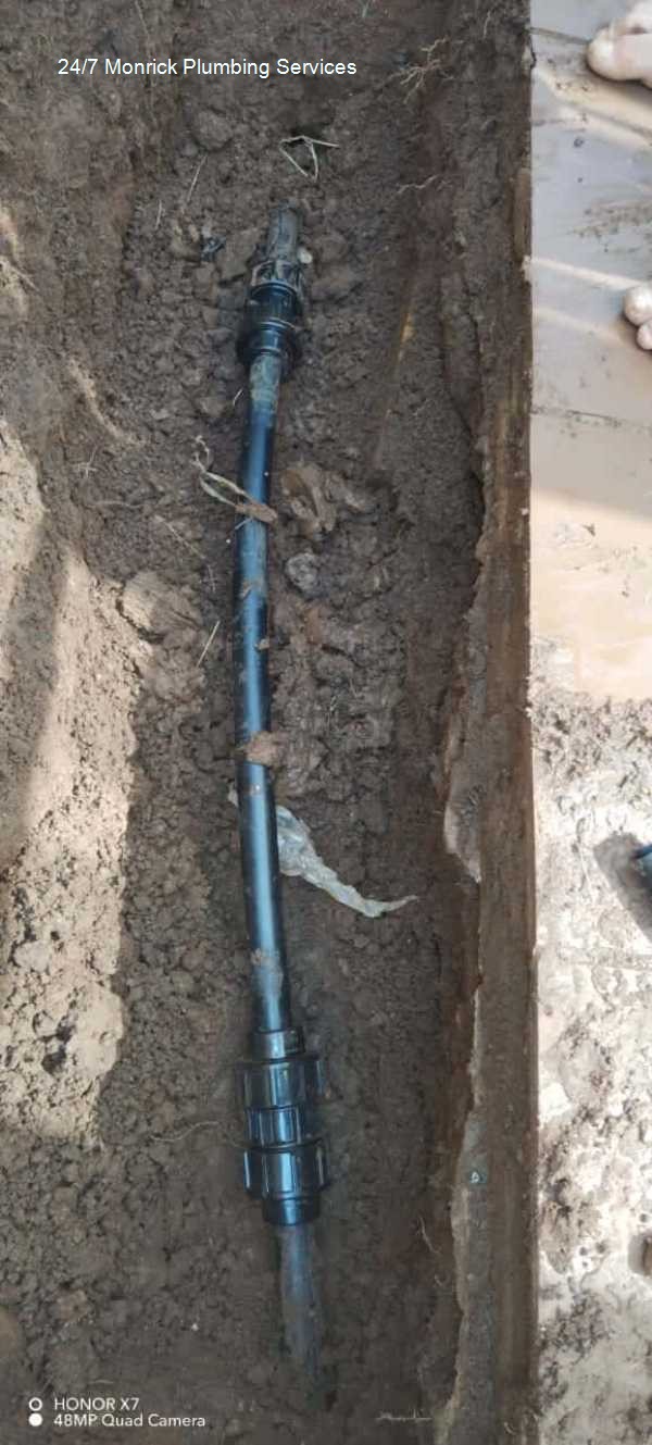 24/7 Monrick plumbing services â€“ urgent plumbing services 24/7, detailing emergency call-out benefits, positioned as a technical highlight, delivering expert plumbing repairs and installations for domestic houses with solar company support.