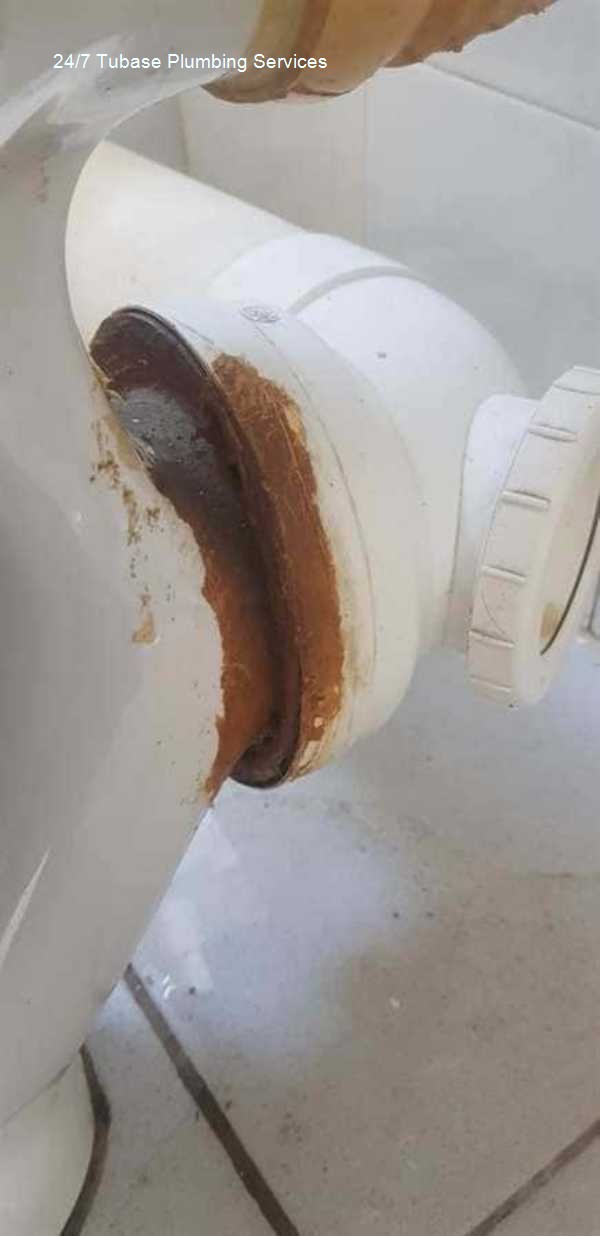 24/7 Tubase plumbing services â€“ urgent plumbing services 24/7, pointing out solar plumbing integration, expressed in a customer benefit style, delivering expert plumbing repairs and installations for domestic houses with solar company support.