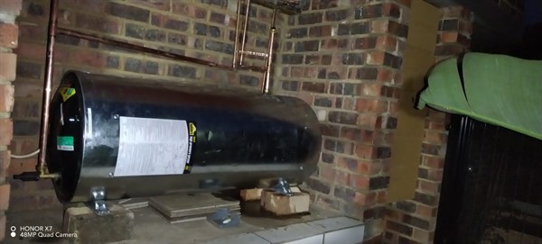 Quick soaking floor from burst geyser in Bongweni