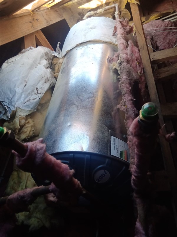 Water spraying everywhere from burst geyser in Bronberg